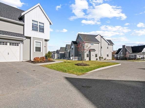 16 Winning Farm Road 16, Woburn MA 01801