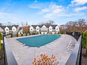 16 Winning Farm Road 16, Woburn MA 01801