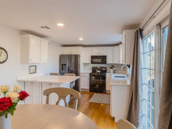 32 Hedge Rd C, Plymouth MA 02360