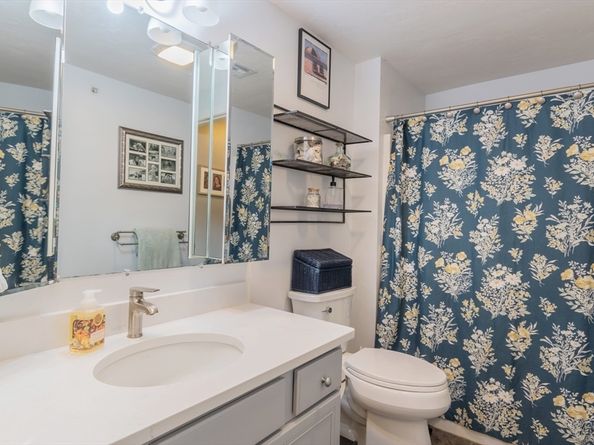 32 Hedge Rd C, Plymouth MA 02360