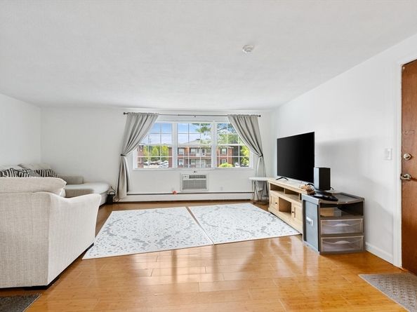 9 Tara Dr 8, Weymouth MA 02188