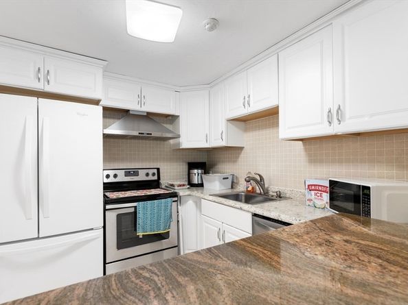9 Tara Dr 8, Weymouth MA 02188