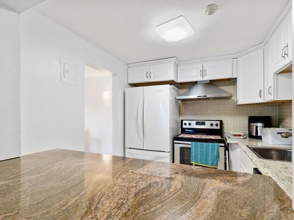 9 Tara Dr 8, Weymouth MA 02188