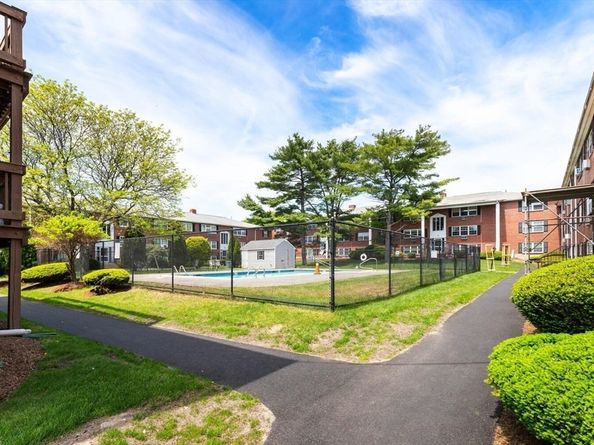 9 Tara Dr 8, Weymouth MA 02188