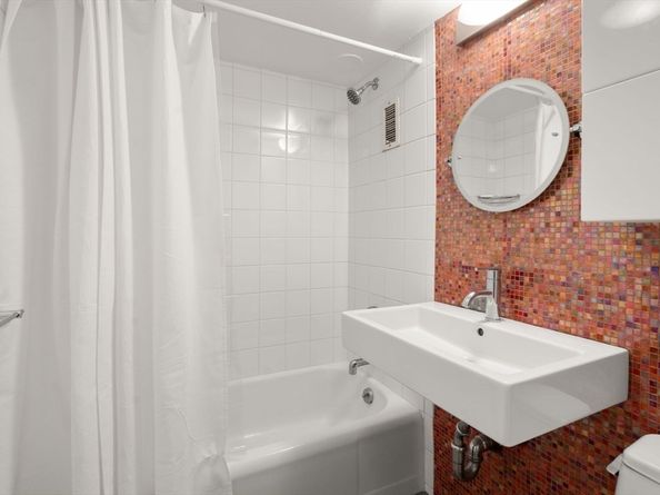 29 Concord Ave 302, Cambridge MA 02138