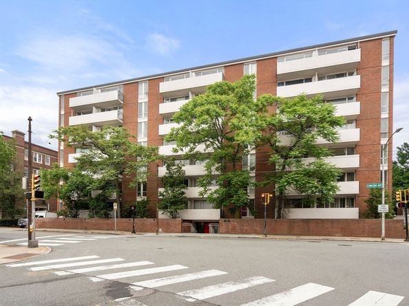 29 Concord Ave 302, Cambridge MA 02138