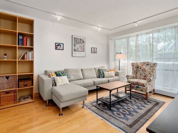 29 Concord Ave 302, Cambridge MA 02138