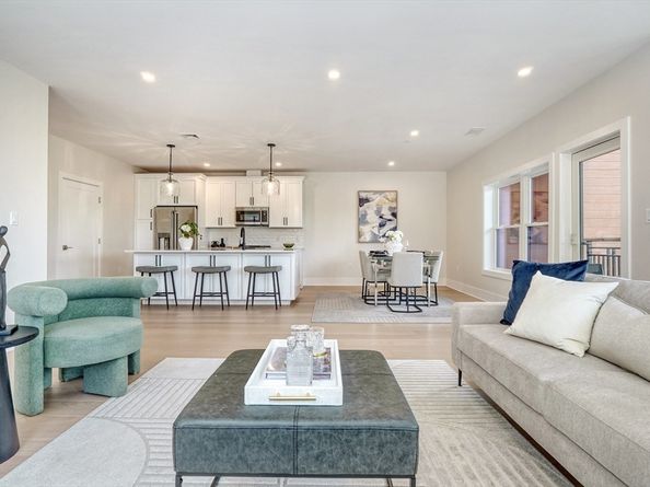 62 Foundry St 216, Wakefield MA 01880