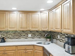 6 Hillcrest Dr, Hopkinton MA 01748