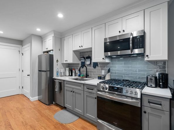 223 Saratoga St 203, Boston MA 02128