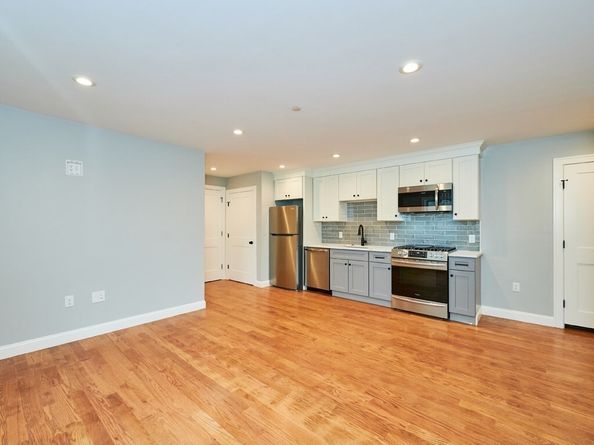 223 Saratoga St 203, Boston MA 02128
