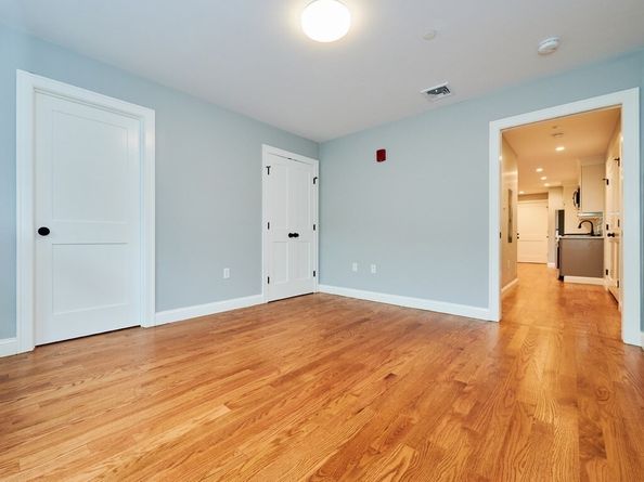 223 Saratoga St 203, Boston MA 02128