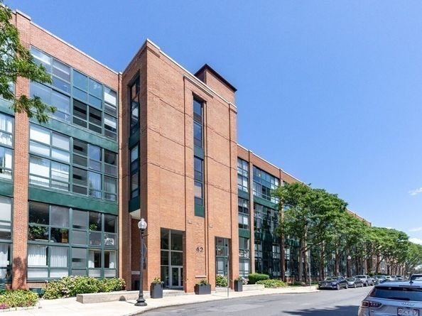 42 8th Street 5525, Boston MA 02129