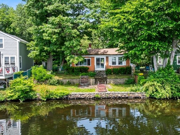 42 Taylor Point Rd., Pembroke MA 02359