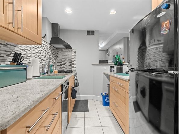 314 W 4th 1, Boston MA 02127
