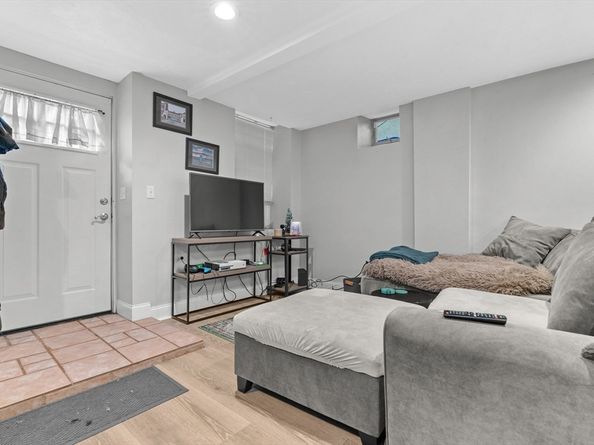 314 W 4th 1, Boston MA 02127
