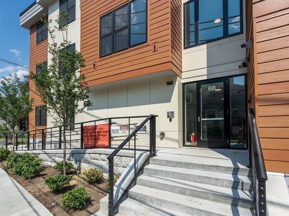 68 Los Angeles 306, Newton MA 02458