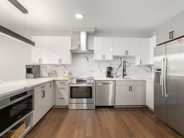 68 Los Angeles 306, Newton MA 02458