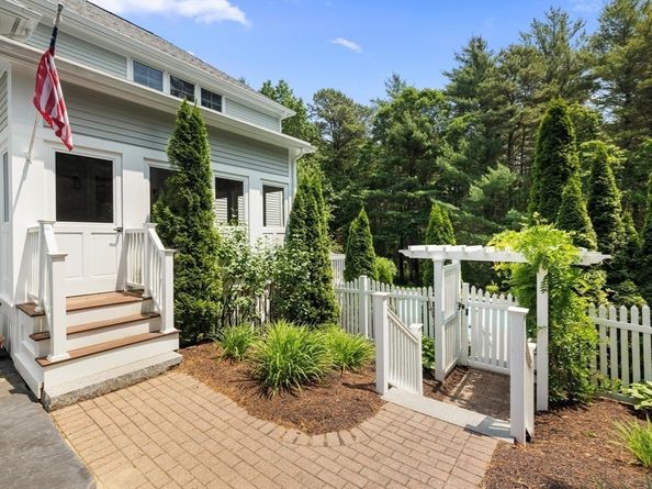 263 Country Club Way, Kingston MA 02364