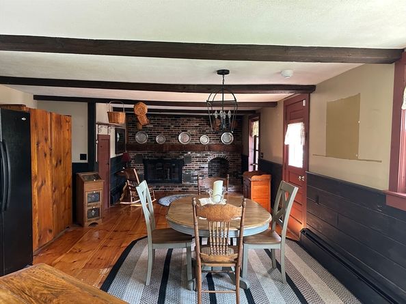 6 Weaver Farm Rd, Rutland MA 01543