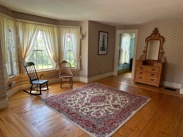 6 Weaver Farm Rd, Rutland MA 01543