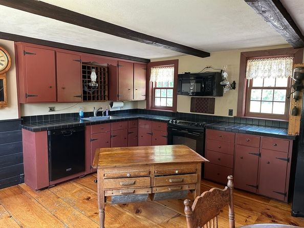 6 Weaver Farm Rd, Rutland MA 01543