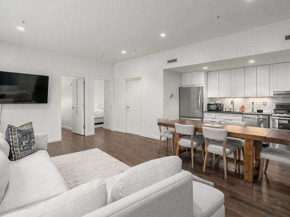 126 Salem 3, Boston MA 02113