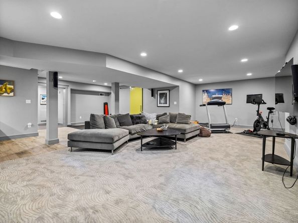 90 Burr Dr, Needham MA 02492