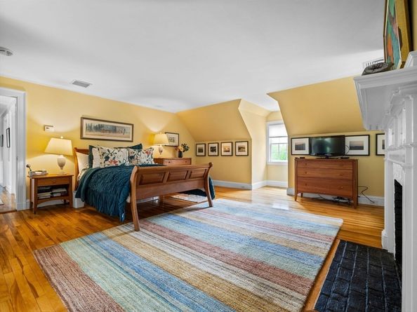 90 Burr Dr, Needham MA 02492