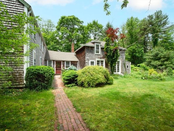 374 High St, Pembroke MA 02359