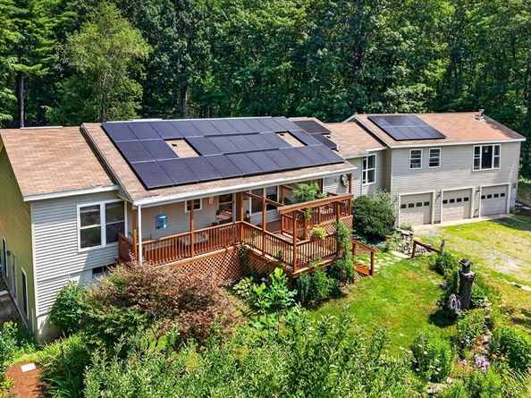 410 Billings Rd, Fitchburg MA 01420