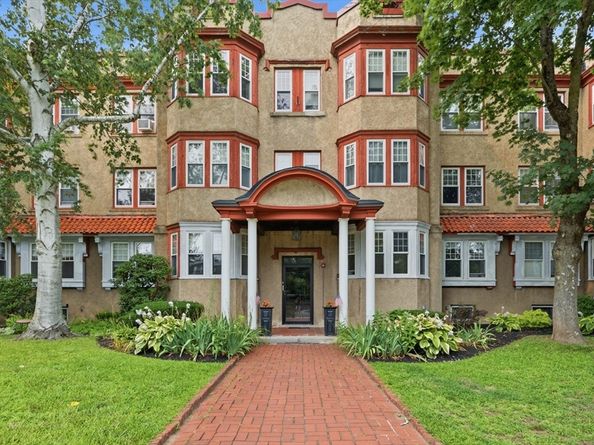 585 Franklin Street 6, Melrose MA 02176