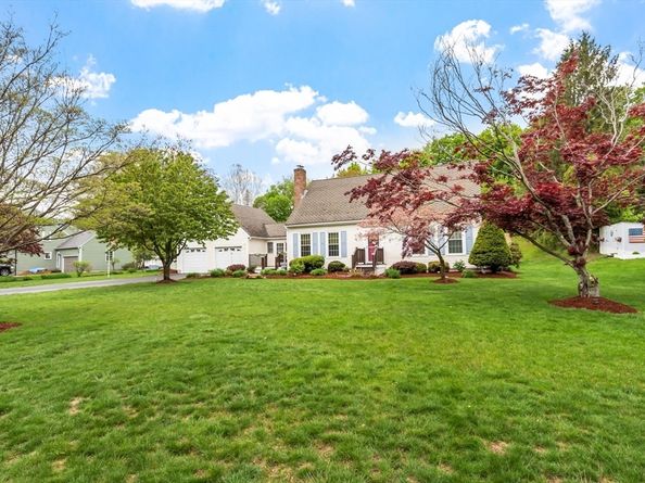 29 Rinnock Rd, Fitchburg MA 01420
