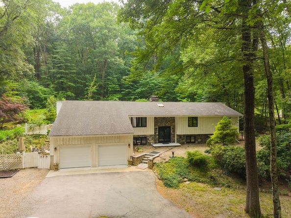 92 Brook St, Hudson MA 01749