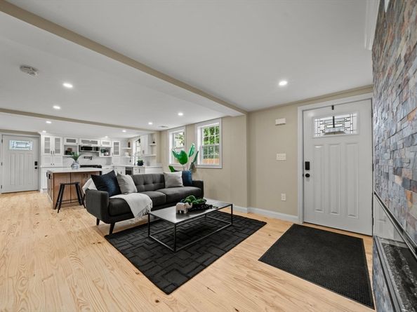 162 High St B, Danvers MA 01923