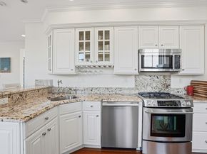 76 W Cedar St 5F, Boston MA 02114