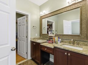 5 Charles View Ln 5, Medway MA 02053