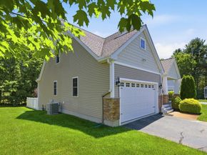 5 Charles View Ln 5, Medway MA 02053
