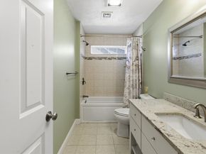 5 Charles View Ln 5, Medway MA 02053