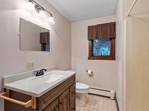 688 Whitney St, Gardner MA 01440