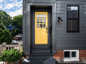 8 Bolton Pl, Boston MA 02129