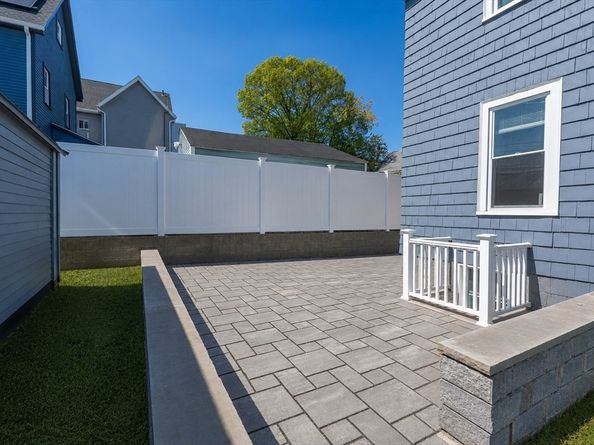 17 Estes, Everett MA 02149
