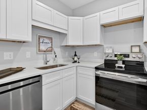 28 Greendale Ave, Worcester MA 01606