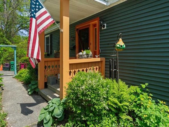 212 Grove St, Clinton MA 01510