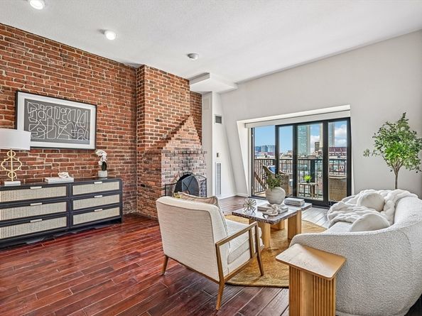 28-32 Atlantic Ave 628, Boston MA 02110