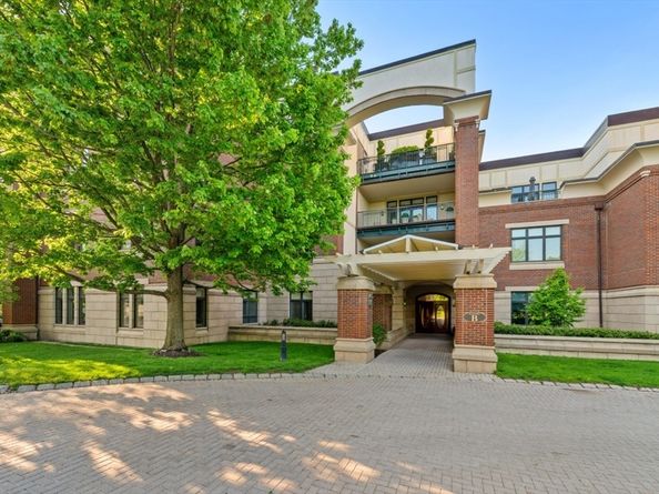 120 Seaver St B204, Brookline MA 02445