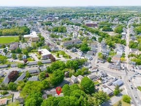 8 Sparrow Ln, Peabody MA 01960