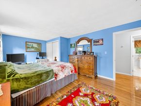 8 Sparrow Ln, Peabody MA 01960