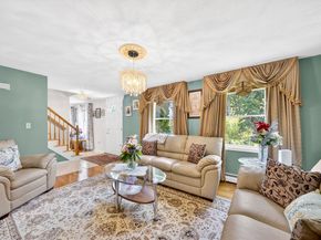 8 Sparrow Ln, Peabody MA 01960