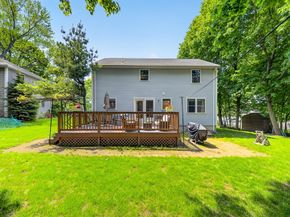 8 Sparrow Ln, Peabody MA 01960